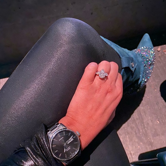 I’m Mo :) -Expect a little bit of everything here. FashionBeautyHomeFitnessDecor - Picture 11 of 16